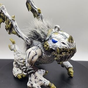 Mega Bloks Dragon Krystal Wars Vorgan Stronghold White Green Furry Beast Figure